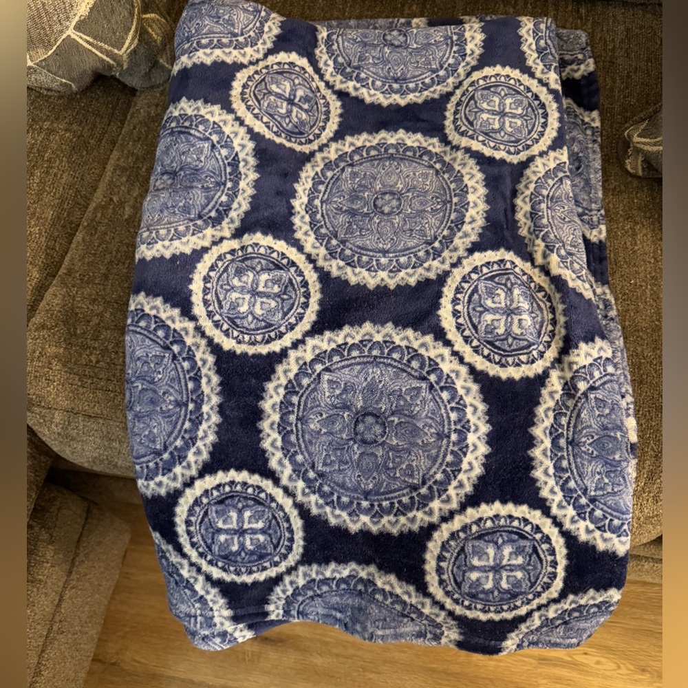 Fleece Throw Blanket with Blue Print